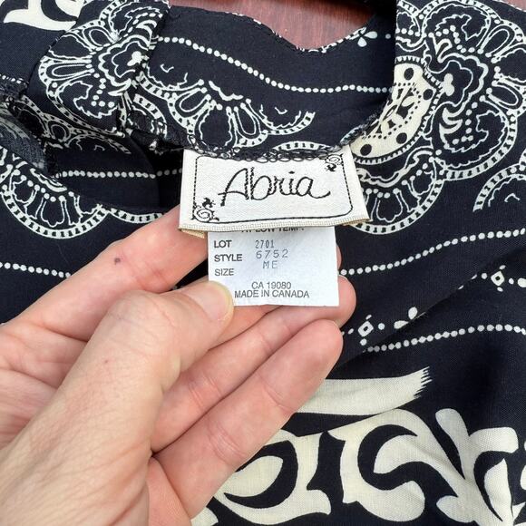 Abria Black & White Button-Back Blouse - Size Medium - Picture 3 of 6